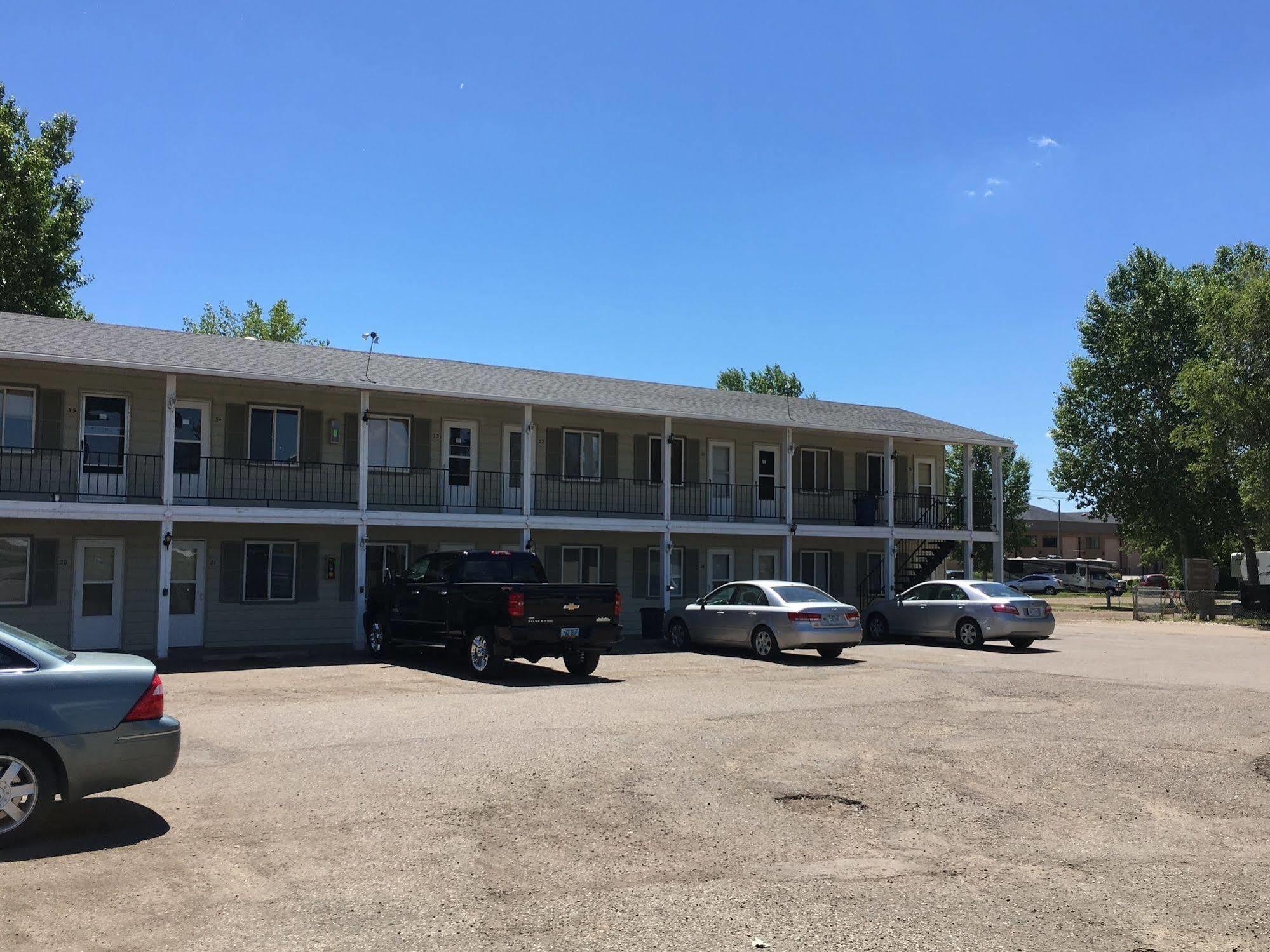 Colonial Motel And Rv Park Mandan Dış mekan fotoğraf