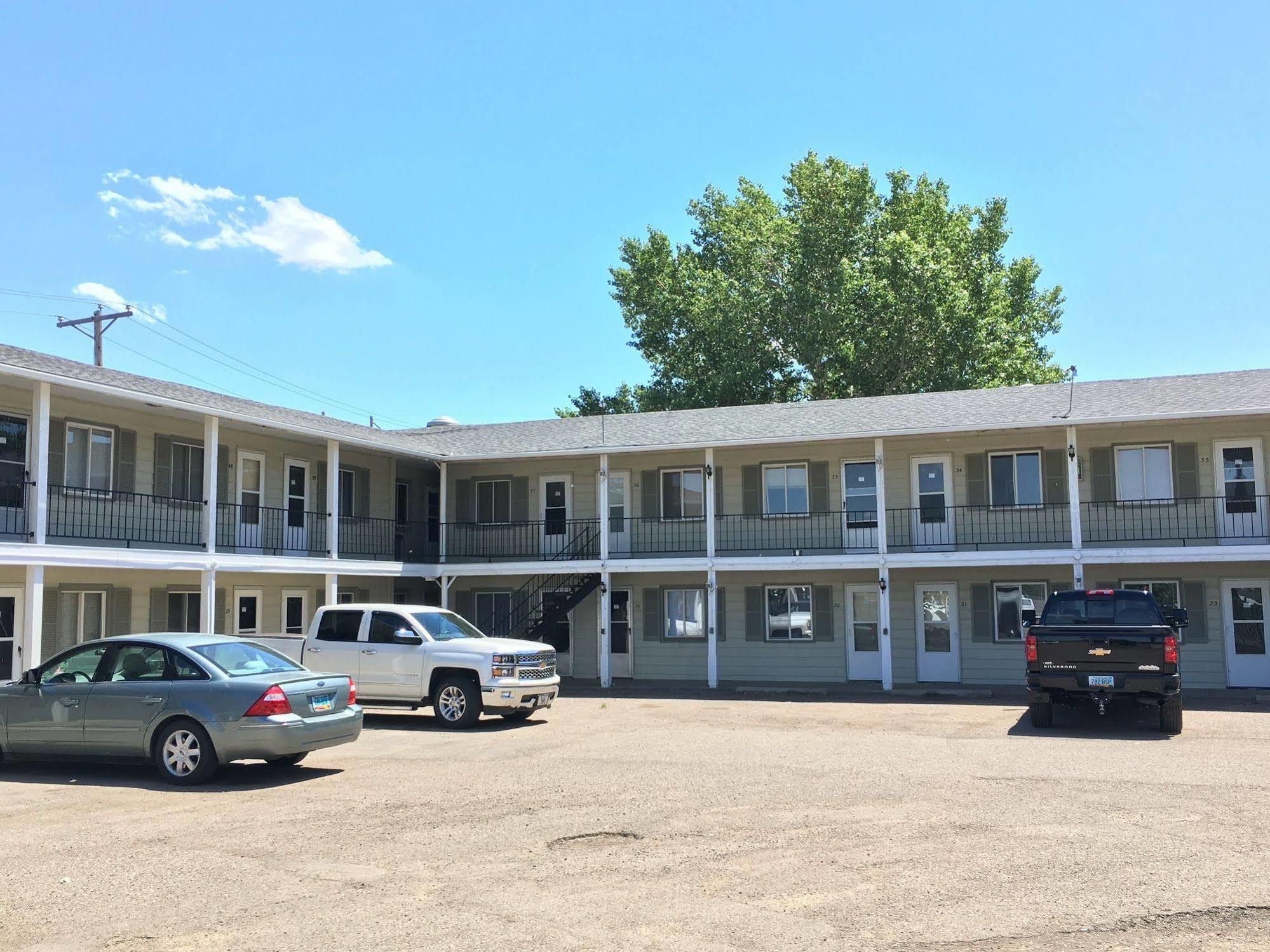 Colonial Motel And Rv Park Mandan Dış mekan fotoğraf