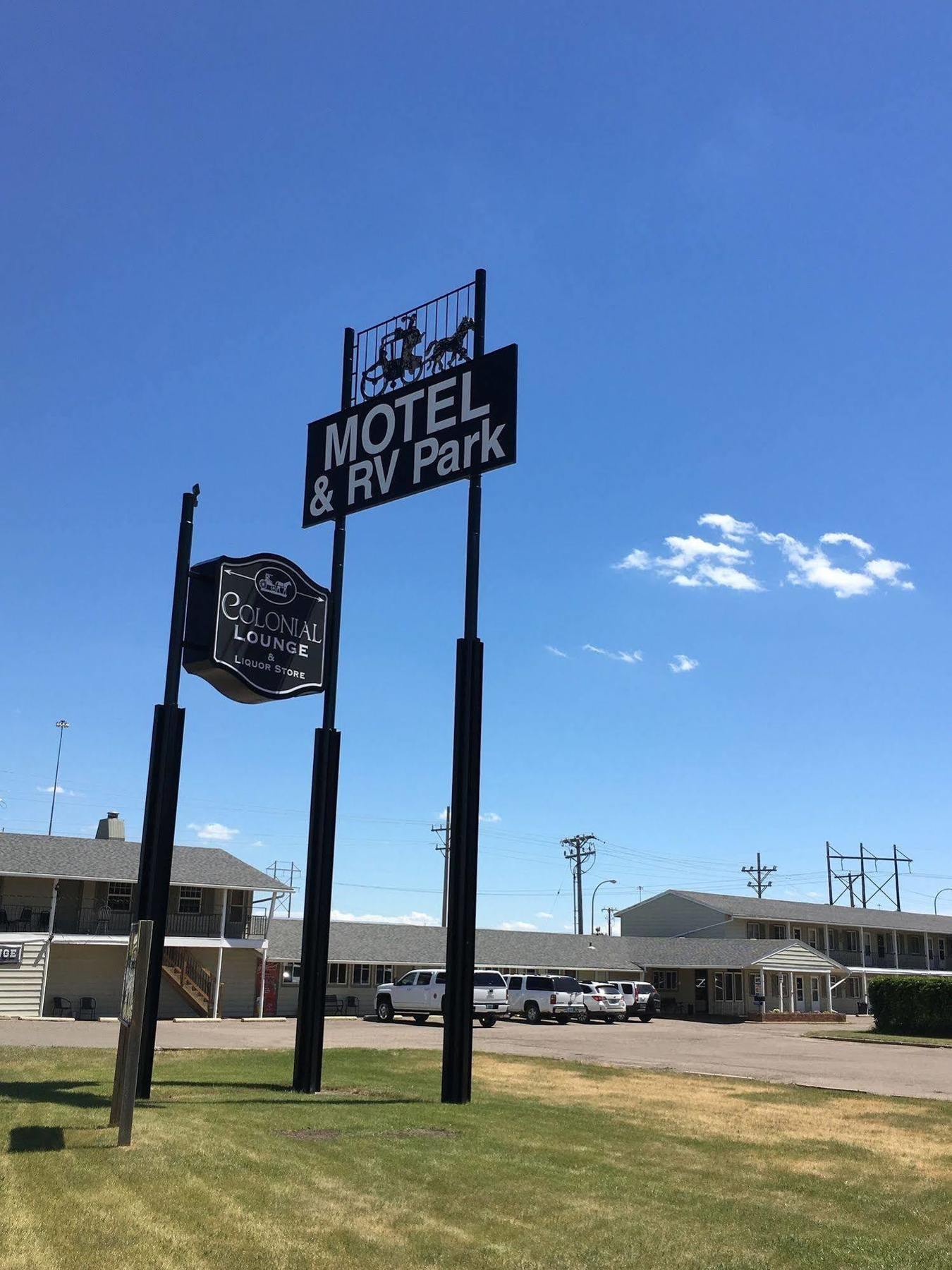 Colonial Motel And Rv Park Mandan Dış mekan fotoğraf