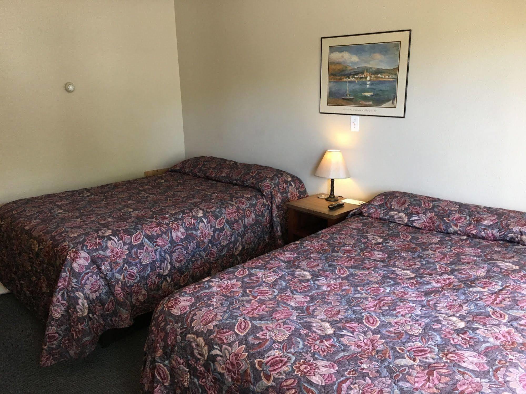 Colonial Motel And Rv Park Mandan Dış mekan fotoğraf
