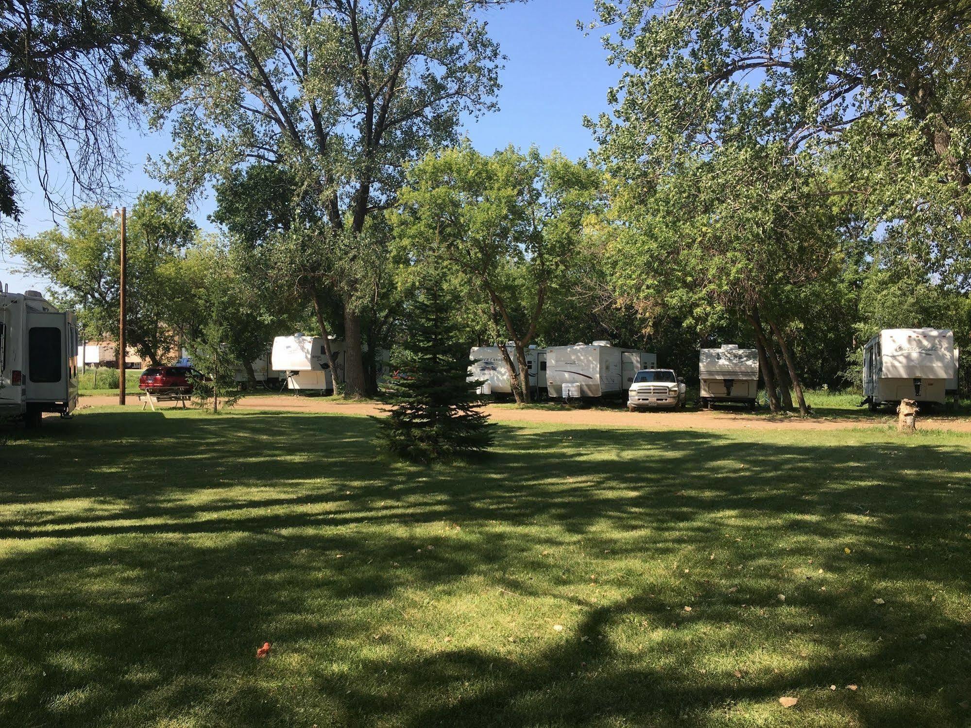 Colonial Motel And Rv Park Mandan Dış mekan fotoğraf